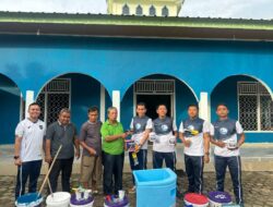 Peringati Hari Bakti Kemenimipas, Pegawai Lapas Banyuasin Gotong Royong Percantik Masjid Al Amin