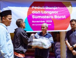 Indosat Ooredoo Hutchison Sigap Salurkan Bantuan Bantu Pemulihan Warga Korban Banjir dan Longsor di Padang Pariaman