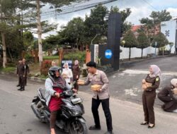 Program BARBAR Kejari Lampung Barat, Dari Uang Jajan Pegawai Mengalir Jadi Berkah untuk Masyarakat