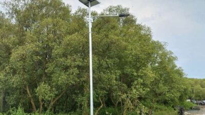 PHE OSES Hadirkan Lampu Tenaga Surya di Pesisir Sriminosari, Tingkatkan Keamanan Aktivitas Nelayan