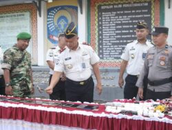 Lapas Kelas IIB Kotaagung Bersama APH Lakukan Pemusnahan Barang Sitaan Hasil Razia