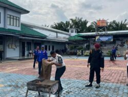 Tingkatkan Kesiapsiagaan Petugas, Rutan Menggala Bersama Damkar Tulang Bawang Gelar Simulasi Pemadaman Kebakaran