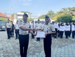 Apresiasi Kinerja Awal Tahun, Lapas Brebes Berikan Piagam Penghargaan Pegawai Bulan Januari