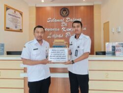 Ramadan Penuh Cahaya, Lapas Kelas IIB Brebes Terima 34 Wakaf Al-Qur’an dari Rumah Baca Griya Al Hidayah Tonjong