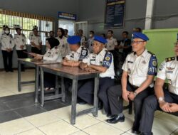 Tak Main-Main ! Kalapas Bersama Satopspatnal Awasi Langsung Tes Urine Warga Binaan dan Tim Medis