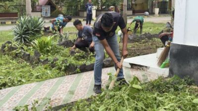 Warga Binaan dan Petugas Lapas Muara Tebo Gelar Kerja Bakti Insan Pemasyarakatan di Mushola At-Taqwa