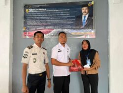 Wujud Kepedulian Pemasyarakatan, Rutan Sukadana Salurkan Hasil Panen Ikan Lele kepada Keluarga Warga Binaan