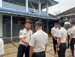 Perkuat Integritas, Rutan Sukadana Laksanakan Penegakan Disiplin Melalui Pemeriksaan Atribut Pegawai