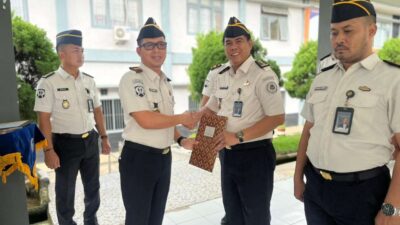 Ingatkan Soal Integritas, Kalapas Kelas IIA Banyuasin Pimpin Apel Penyematan Tanda Kenaikan Pangkat Bagi 17 pegawai