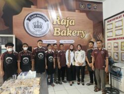 Sekretaris Deputi Kagumi Kualitas Roti dan Kerajinan Hasil Karya Warga Binaan Lapas Bandar Lampung