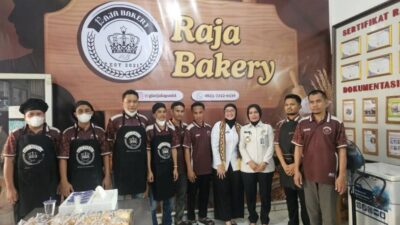 Sekretaris Deputi Kagumi Kualitas Roti dan Kerajinan Hasil Karya Warga Binaan Lapas Bandar Lampung