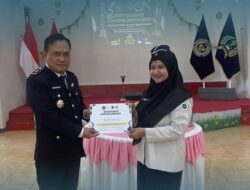 Kepala Lapas Ampana Serahkan Beasiswa Inkopasindo Sebagai Wujud Nyata Dukungan Pendidikan Anak Pegawai Pemasyarakatan