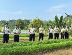 Kalapas Karanganyar Panen Kangkung Bersama untuk Dorong Ketahanan Pangan di Lingkungan Lapas