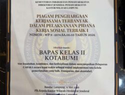 Kepala Bapas Kotabumi Berhasil Raih Penghargaan Kerjasama Terbanyak Dalam Pelaksanaan Pidana Kerja Sosial Terbaik I