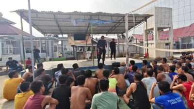 Beri Pengarahan Kepada Warga Binaan, Ka KPLP Lapas Muara Tebo Tegaskan Perkuat Disiplin dan Kepedulian Lingkungan