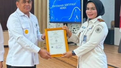 Kualitas Setara Merek Ternama, Roti Rajabasa Bakery Karya Warga Binaan Resmi Terima Sertifikat Hak Merek
