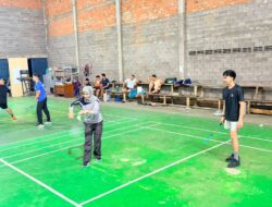 Fisik Sehat dan Kinerja Hebat, Jajaran Lapas Muara Tebo Gelar Badminton untuk Perkuat Kekompakan