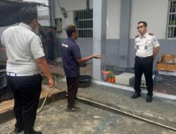 Perkuat Keamanan dan Layanan Komunikasi Warga Binaan, Kepala Lapas Banyuasin Tinjau Langsung Pemasangan Wartelsuspas