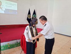 34 Tahun Mengabdi Tanpa Henti, Kalapas Ampana Beri Penghormatan Kepada Pegawai Purna Bakti