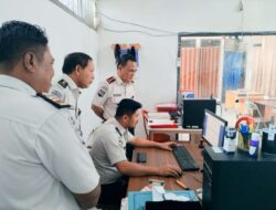 Tingkatkan Tertib Administrasi Berbasis Digital, Kepala Lapas Ampana Tinjau Pemutahiram Data Warga Binaan Melalui Aplikasi SDP