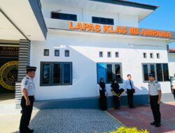 Wujud Apresiasi Atas Dedikasi dan Integristas, Kalapas Ampana Berikan Penghargaan Kepada Pegawai Berprestasi