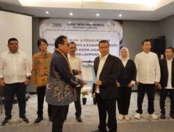 Ketua Umum SMSI Kukuhkan Pokja Newsroom Jaga Desa di Lampung, Perkuat Sinergi Kawal Tata Kelola Pemerintahan Desa