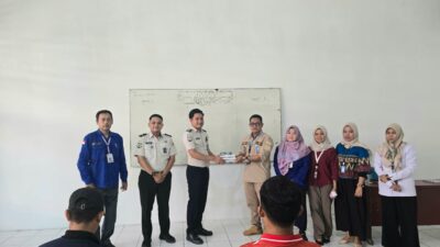 PKBM Kader Bangsa Serahkan Bantuan Buku dan Alat Tulis untuk Warga Binaan Lapas Kelas I Makassar