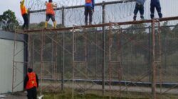 Mitigasi Resiko, Lapas Karanganyar Ganti Kawat Berduri Pagar Branggang yang Berkarat
