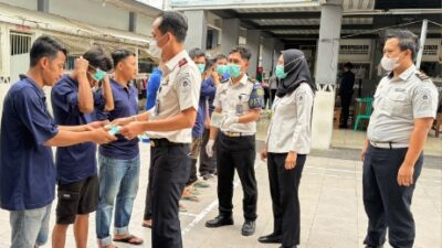 Rutan Kota Agung Bagikan Masker Kepada Warga Binaan Guna Antisipasi Dampak Abu Vulkanik Gunung Anak Krakatau
