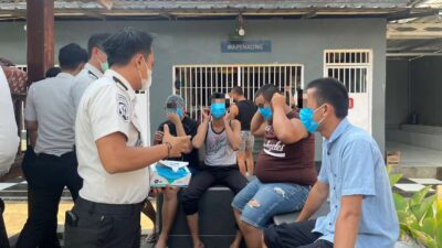 Rutan Sukadana Bagikan Masker kepada Warga Binaan, Antisipasi Dampak Abu Vulkanik