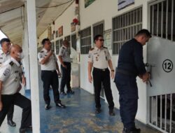 Tinjau Blok Hunian, Kalapas Metro Sapa Warga Binaan