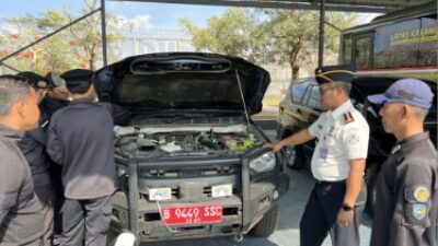 Lapas Karanganyar dan Jajaran Pegawai BMN Lakukan Pengecekan Kendaraan Dinas