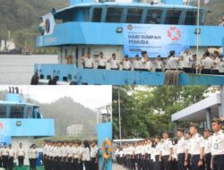 Diguyur Hujan Dan Hempasan Ombak Tak Surutkan Semangat, Kalapas Karanganyar dan Jajaran Ikuti Upacara Hari Sumpah Pemuda di Atas Kapal Kemenimipas